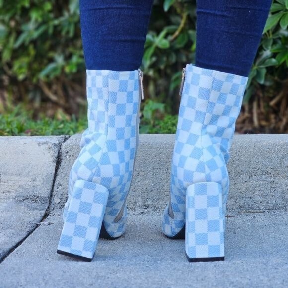 Womens Checkered Print Square Toe Block Heel Bootie - Picture 3 of 6